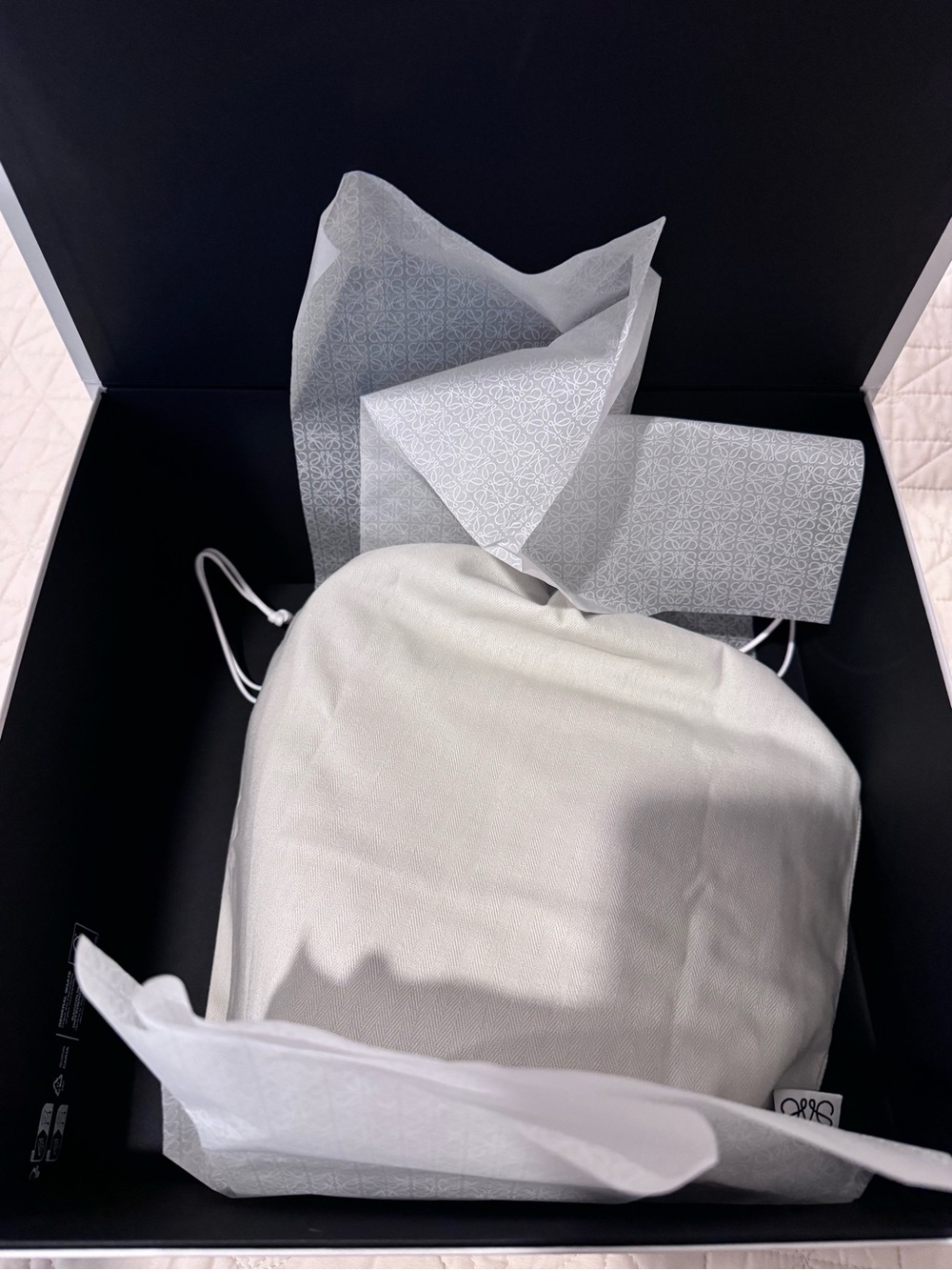 Loewe Slit pochette bag in raffia and calfskin- NEW with tags and box - Picture 8 of 10